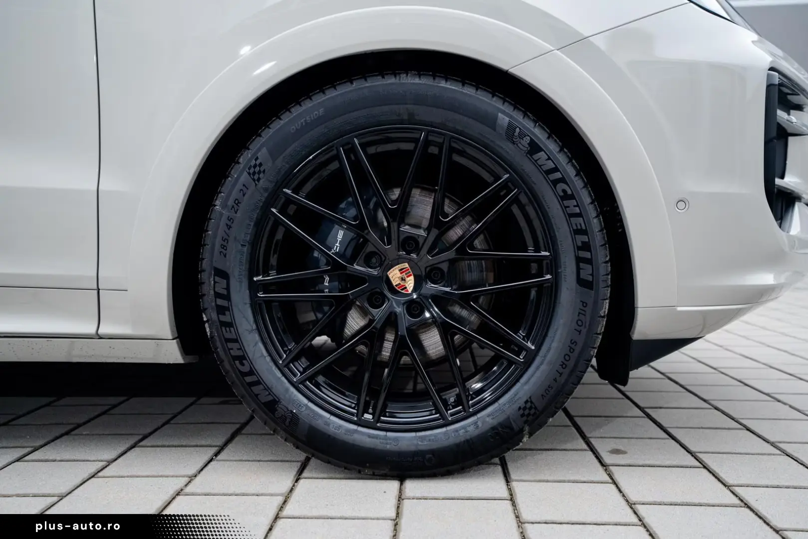 Porsche Cayenne Coupe   MY26   Cashmere