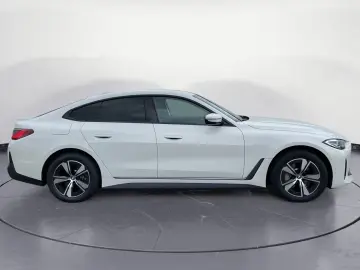 BMW i4 eDrive40 RÜKamera Ambiente LED HIFI Galvanik