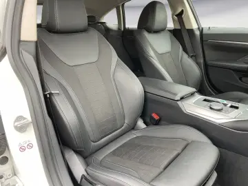 BMW i4 eDrive40 RÜKamera Ambiente LED HIFI Galvanik