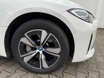 BMW i4 eDrive40 RÜKamera Ambiente LED HIFI Galvanik