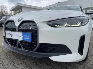 BMW i4 eDrive40 RÜKamera Ambiente LED HIFI Galvanik