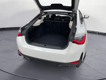BMW i4 eDrive40 RÜKamera Ambiente LED HIFI Galvanik