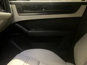 Porsche Cayenne E-Hybrid Black Edition