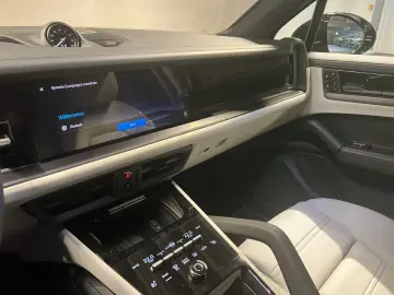 Porsche Cayenne E-Hybrid Black Edition