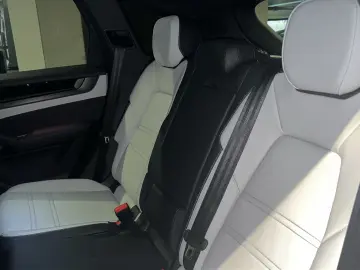 Porsche Cayenne E-Hybrid Black Edition