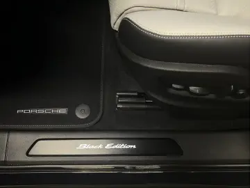 Porsche Cayenne E-Hybrid Black Edition