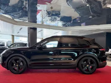 PORSCHE CayennePDCC Sport Head-Up Pano DAB