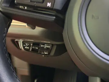PORSCHE CayennePDCC Sport Head-Up Pano DAB