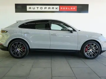 PORSCHE Cayenne Coupe S E-Hybrid MY2025 5xDisplay Kreide