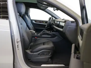 PORSCHE Cayenne Coupe S E-Hybrid MY2025 5xDisplay Kreide