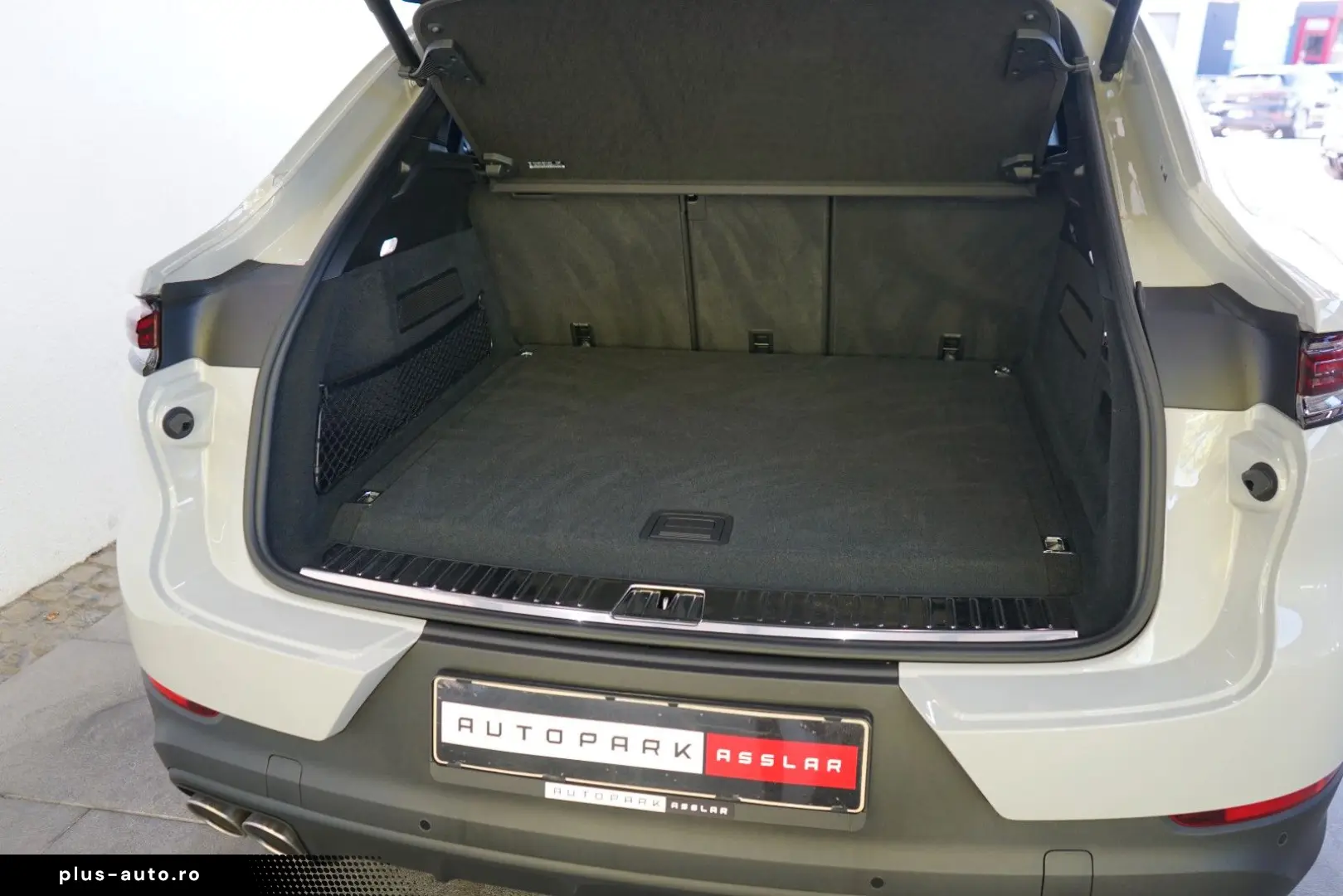 PORSCHE Cayenne Coupe S E-Hybrid MY2025 5xDisplay Kreide