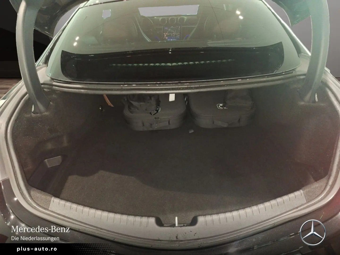 MERCEDES-BENZ CLE 300 e AMG PREM  Pano HUD Night Dig&hellip;