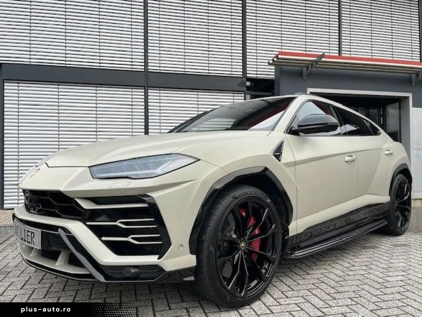 LAMBORGHINI Urus HUD NIGHT VISION B&O 23  REAR SEAT-ENTER.