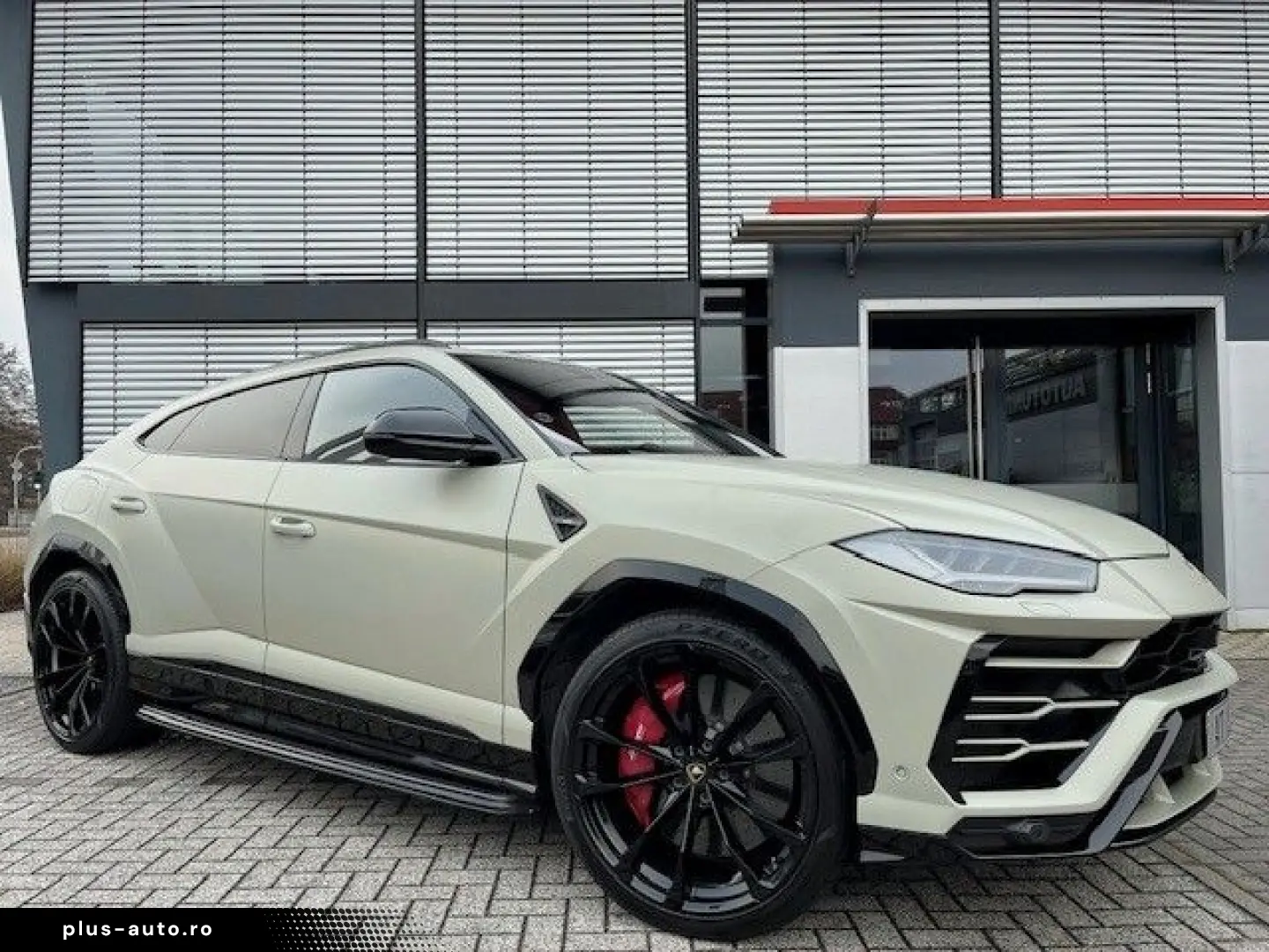 LAMBORGHINI Urus HUD NIGHT VISION B&O 23  REAR SEAT-ENTER.