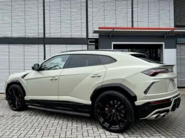 LAMBORGHINI Urus HUD NIGHT VISION B&O 23  REAR SEAT-ENTER.