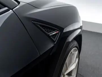 LAMBORGHINI Urus 4.0 V8   BTW auto   Rear seat entertainent