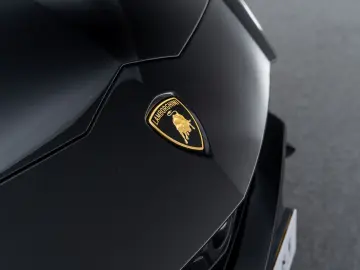 LAMBORGHINI Urus 4.0 V8   BTW auto   Rear seat entertainent
