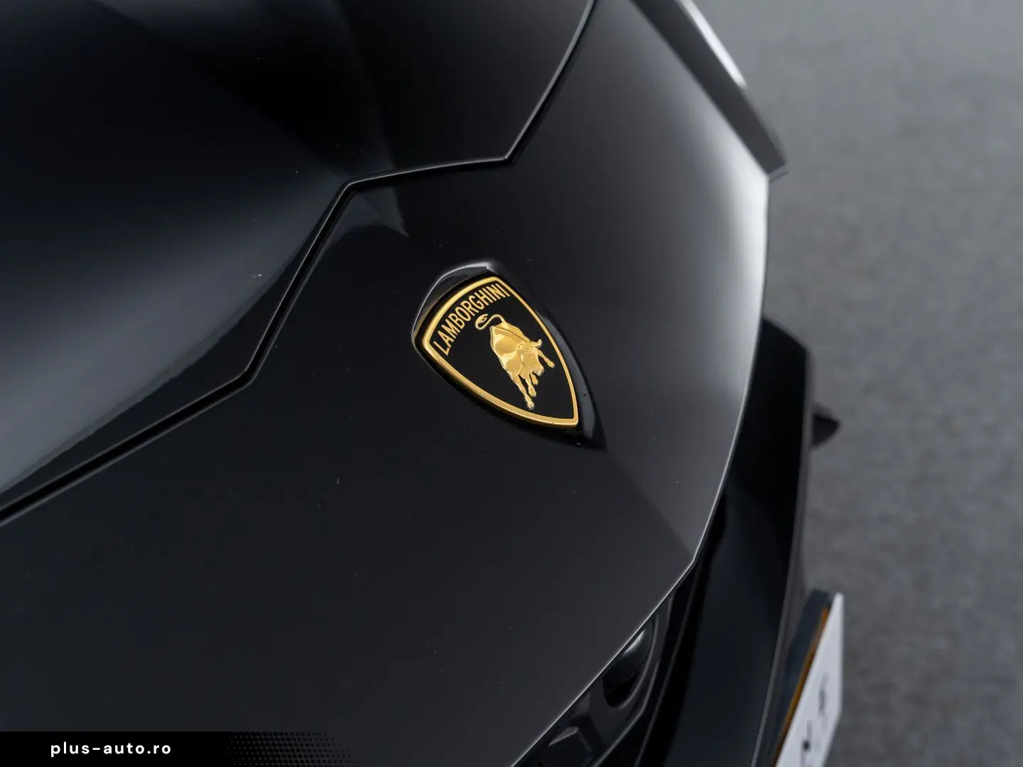 LAMBORGHINI Urus 4.0 V8   BTW auto   Rear seat entertainent
