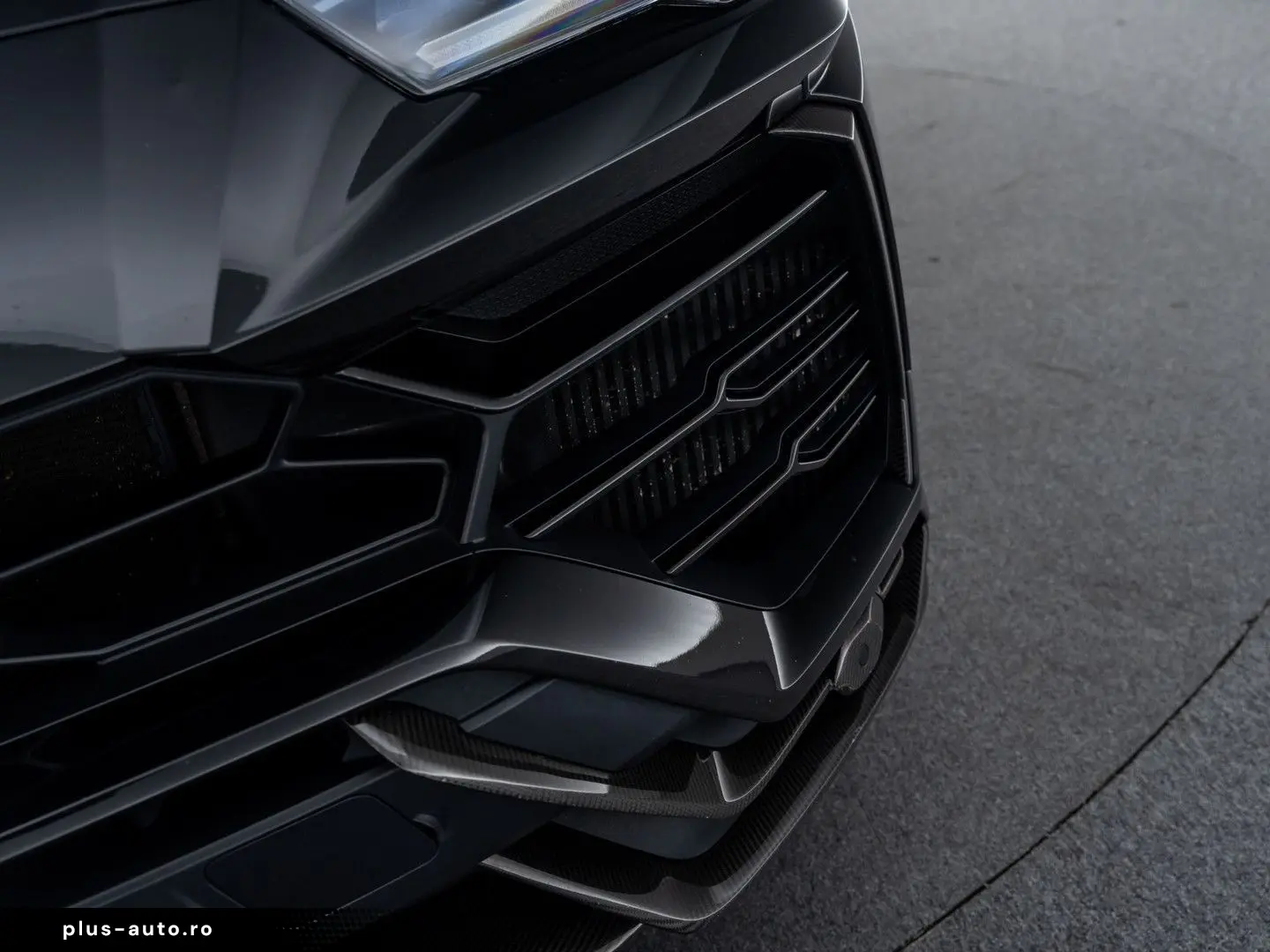LAMBORGHINI Urus 4.0 V8   BTW auto   Rear seat entertainent