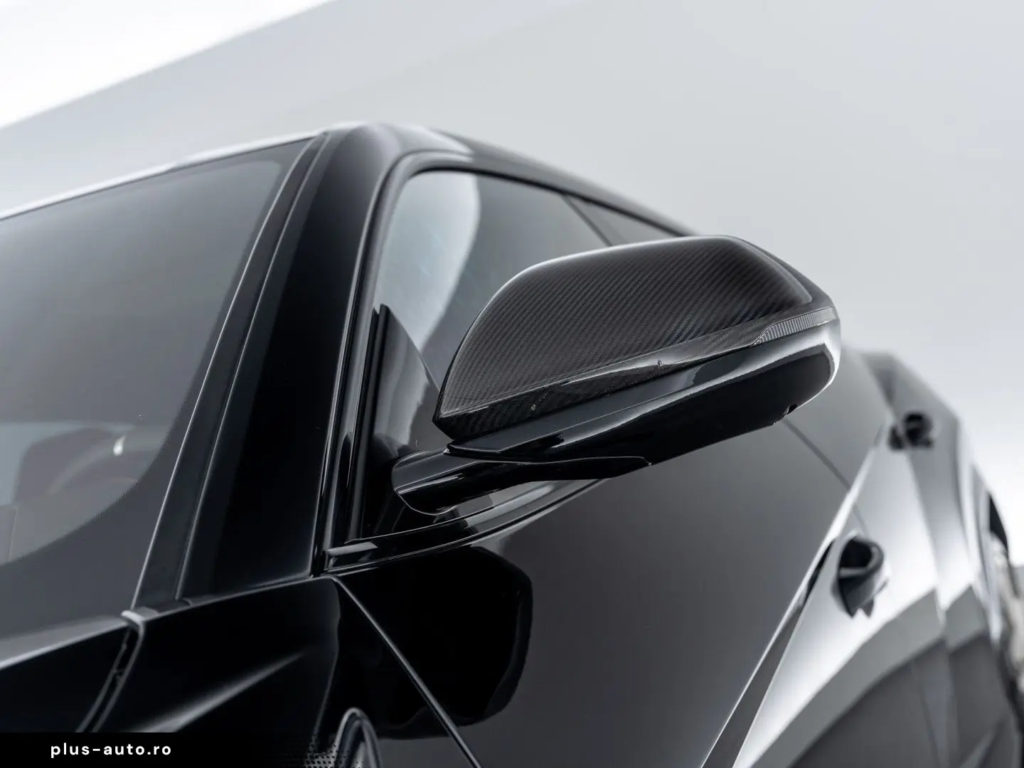 LAMBORGHINI Urus 4.0 V8   BTW auto   Rear seat entertainent