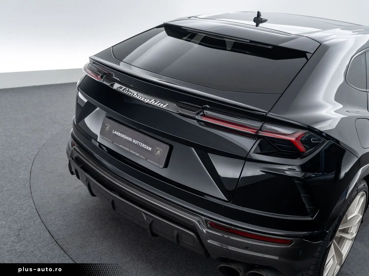 LAMBORGHINI Urus 4.0 V8   BTW auto   Rear seat entertainent