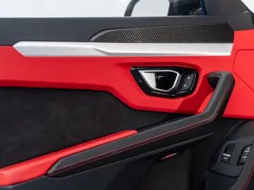 LAMBORGHINI Urus 4.0 V8   BTW auto   Rear seat entertainent