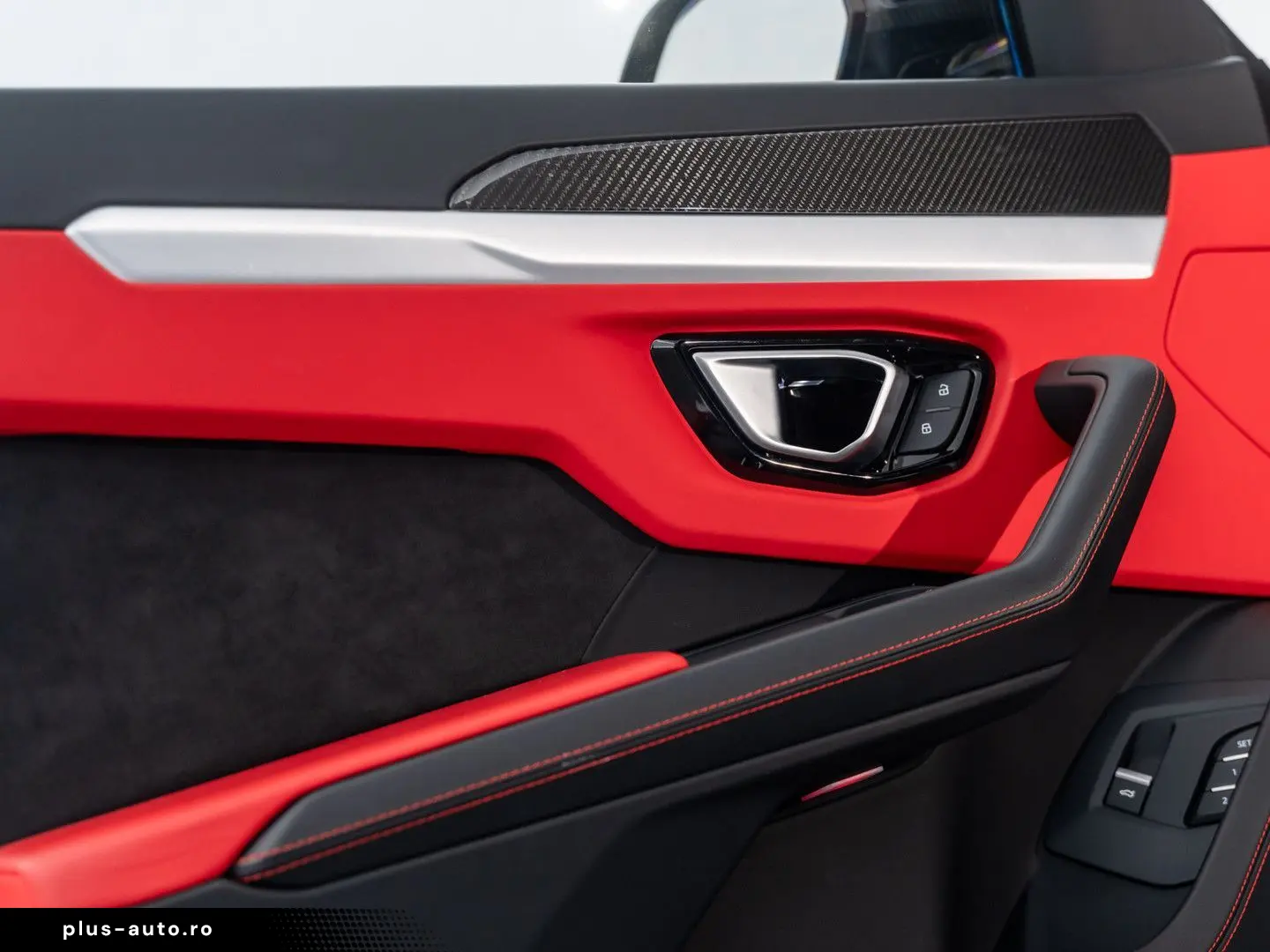 LAMBORGHINI Urus 4.0 V8   BTW auto   Rear seat entertainent
