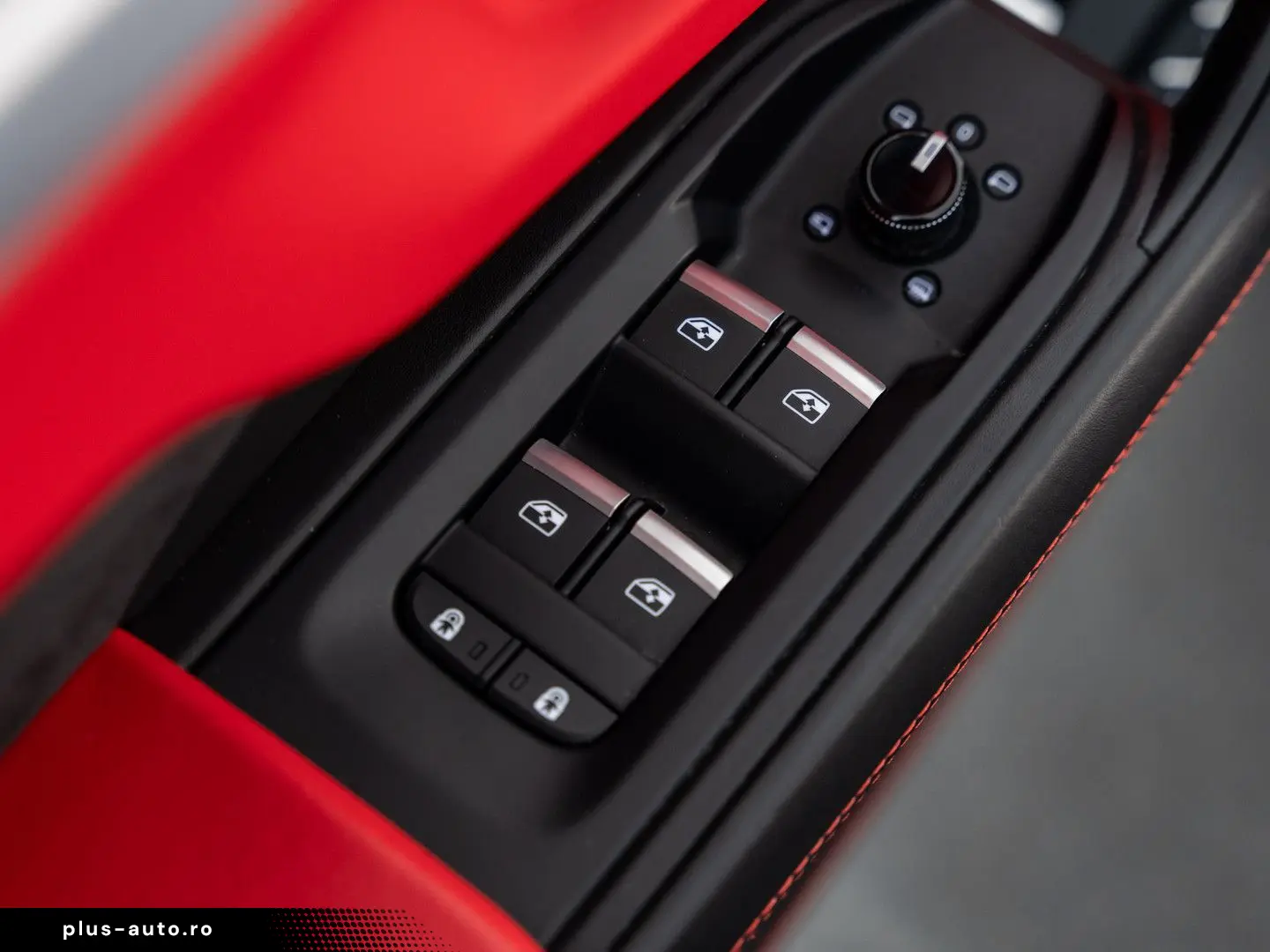 LAMBORGHINI Urus 4.0 V8   BTW auto   Rear seat entertainent