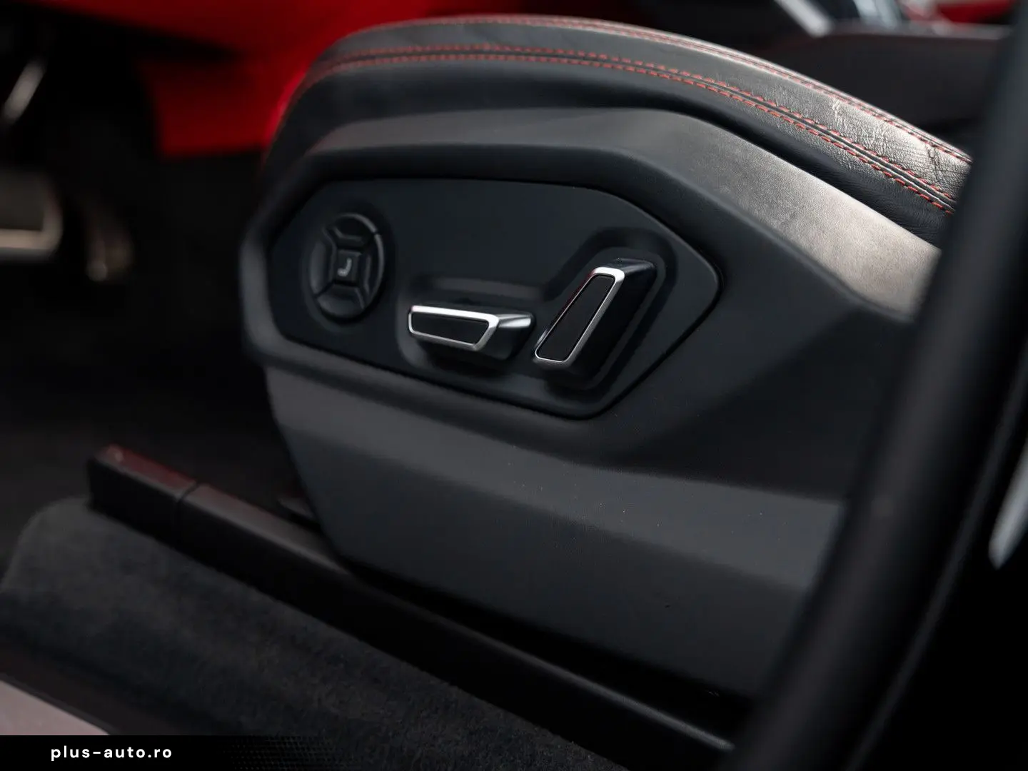 LAMBORGHINI Urus 4.0 V8   BTW auto   Rear seat entertainent