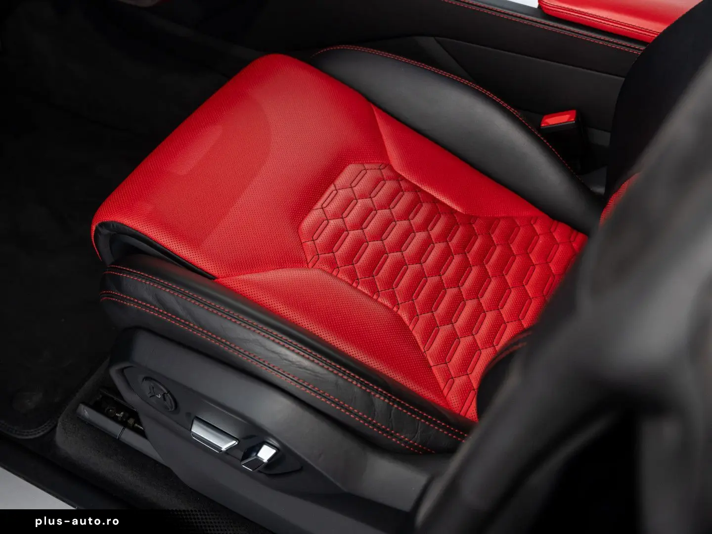 LAMBORGHINI Urus 4.0 V8   BTW auto   Rear seat entertainent
