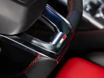 LAMBORGHINI Urus 4.0 V8   BTW auto   Rear seat entertainent