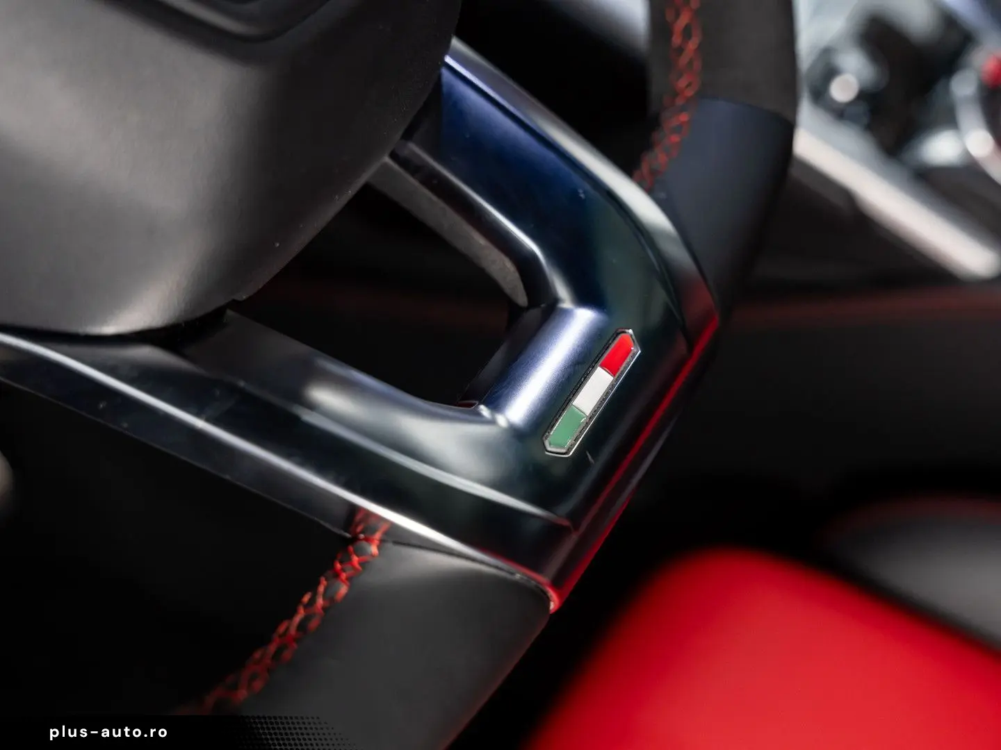 LAMBORGHINI Urus 4.0 V8   BTW auto   Rear seat entertainent