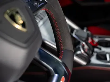 LAMBORGHINI Urus 4.0 V8   BTW auto   Rear seat entertainent