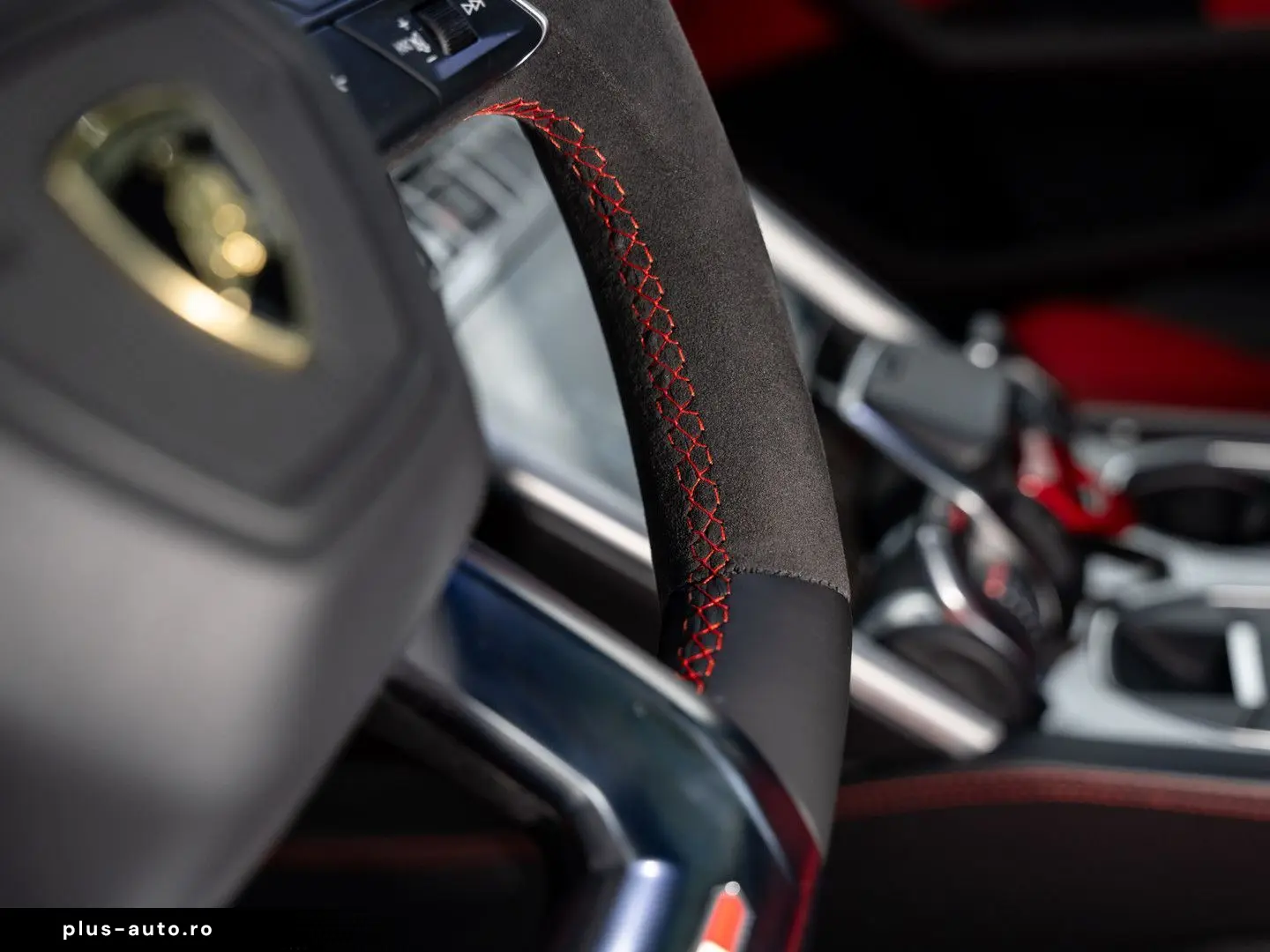 LAMBORGHINI Urus 4.0 V8   BTW auto   Rear seat entertainent