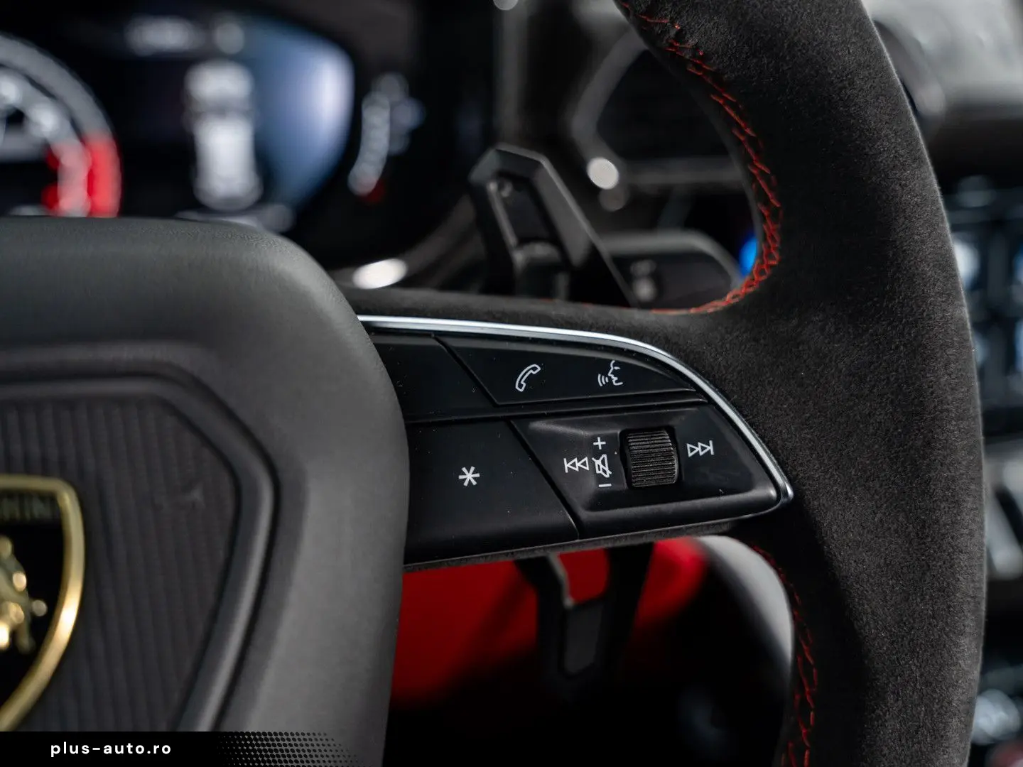 LAMBORGHINI Urus 4.0 V8   BTW auto   Rear seat entertainent