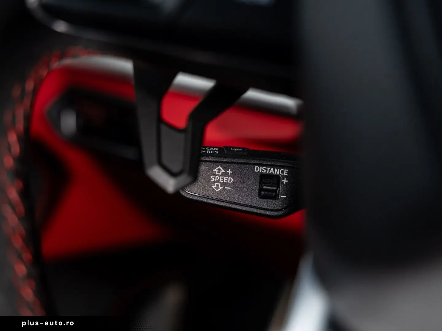 LAMBORGHINI Urus 4.0 V8   BTW auto   Rear seat entertainent