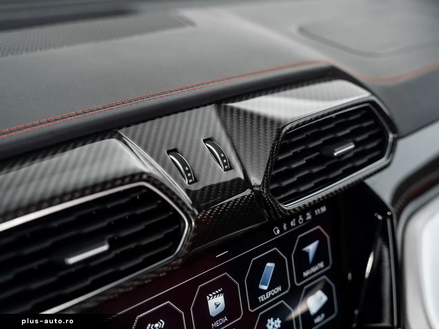 LAMBORGHINI Urus 4.0 V8   BTW auto   Rear seat entertainent