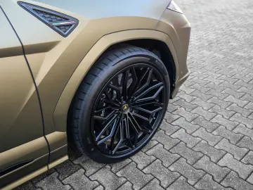 LAMBORGHINI Urus SE Verde Gea  Interior Carbon Pack