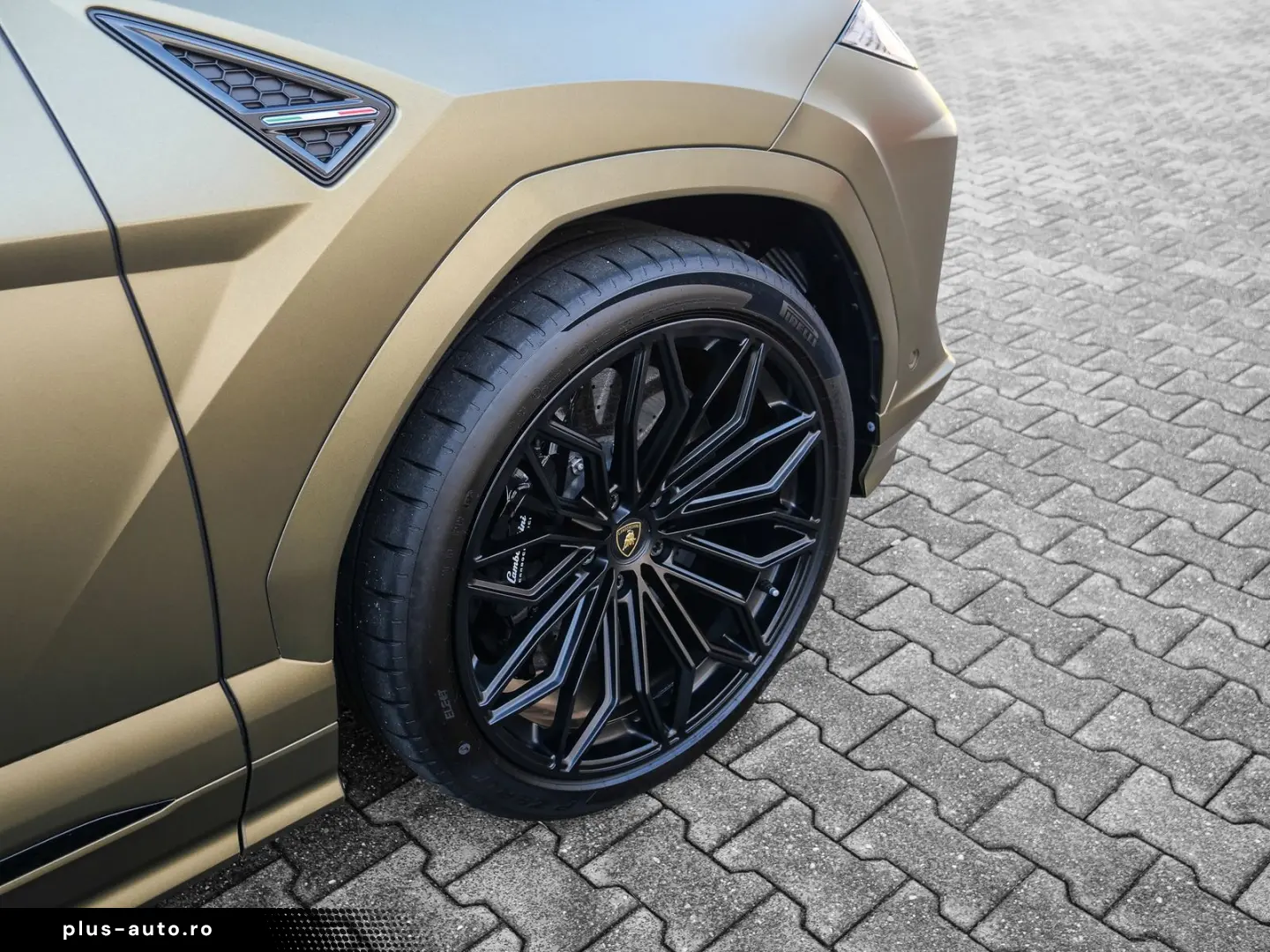 LAMBORGHINI Urus SE Verde Gea  Interior Carbon Pack