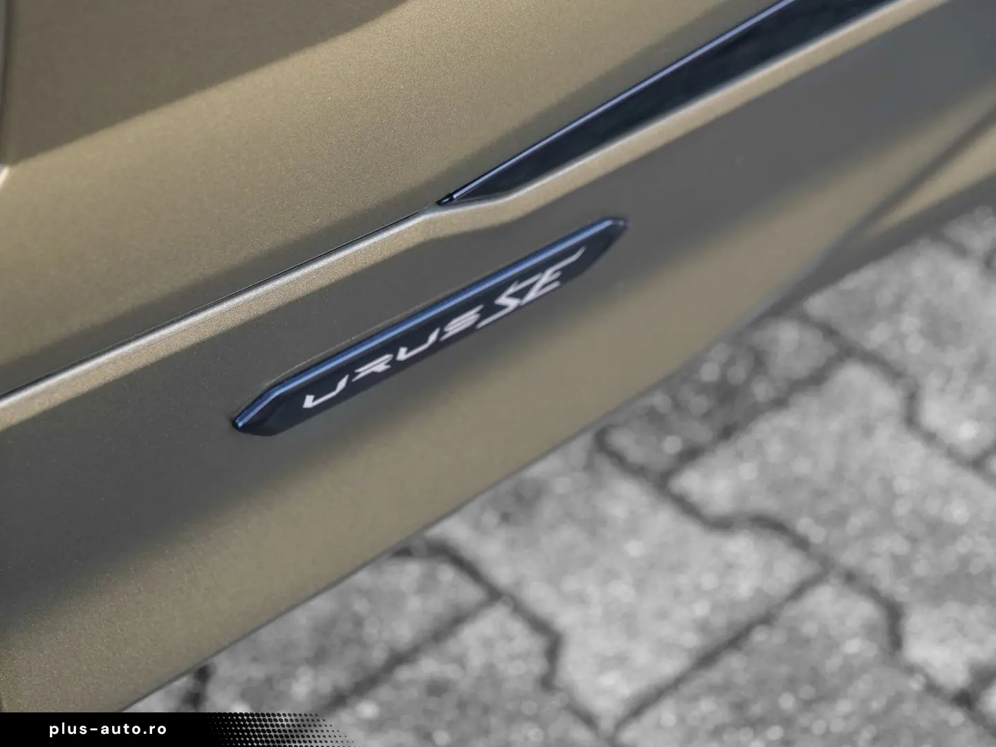 LAMBORGHINI Urus SE Verde Gea  Interior Carbon Pack