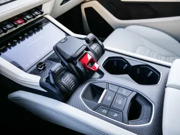 LAMBORGHINI Urus SE Verde Gea  Interior Carbon Pack