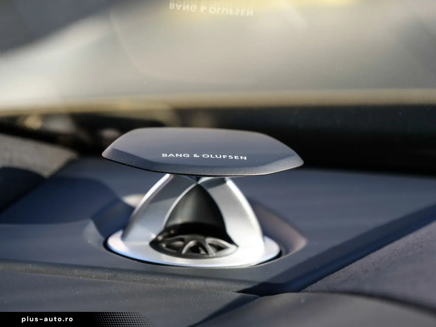 LAMBORGHINI Urus SE Verde Gea  Interior Carbon Pack