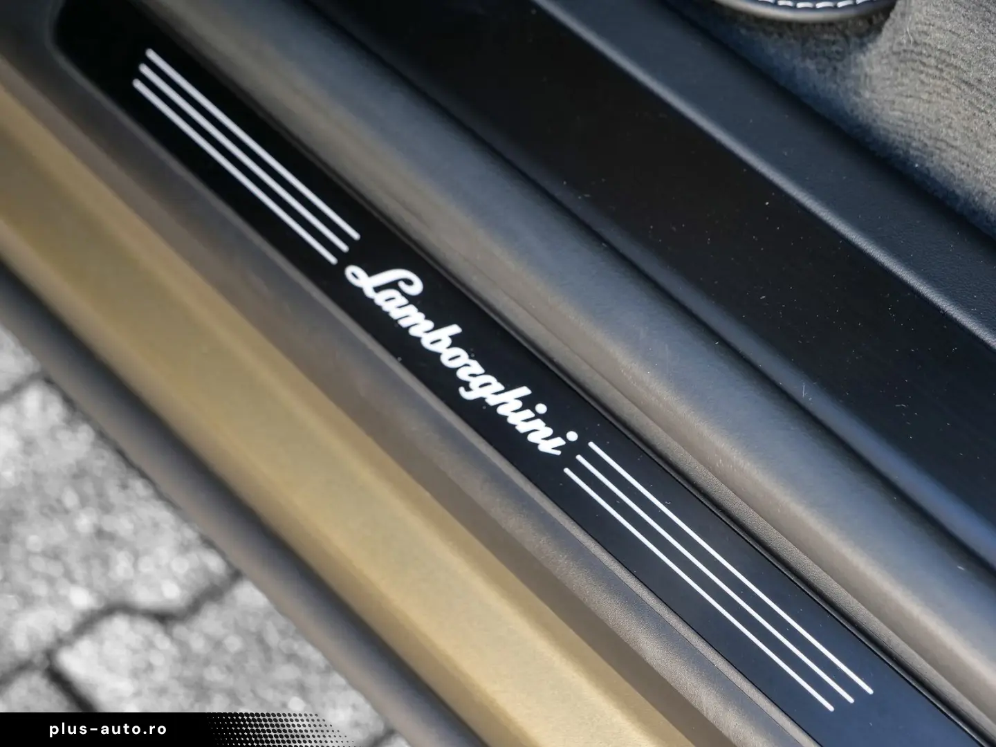 LAMBORGHINI Urus SE Verde Gea  Interior Carbon Pack