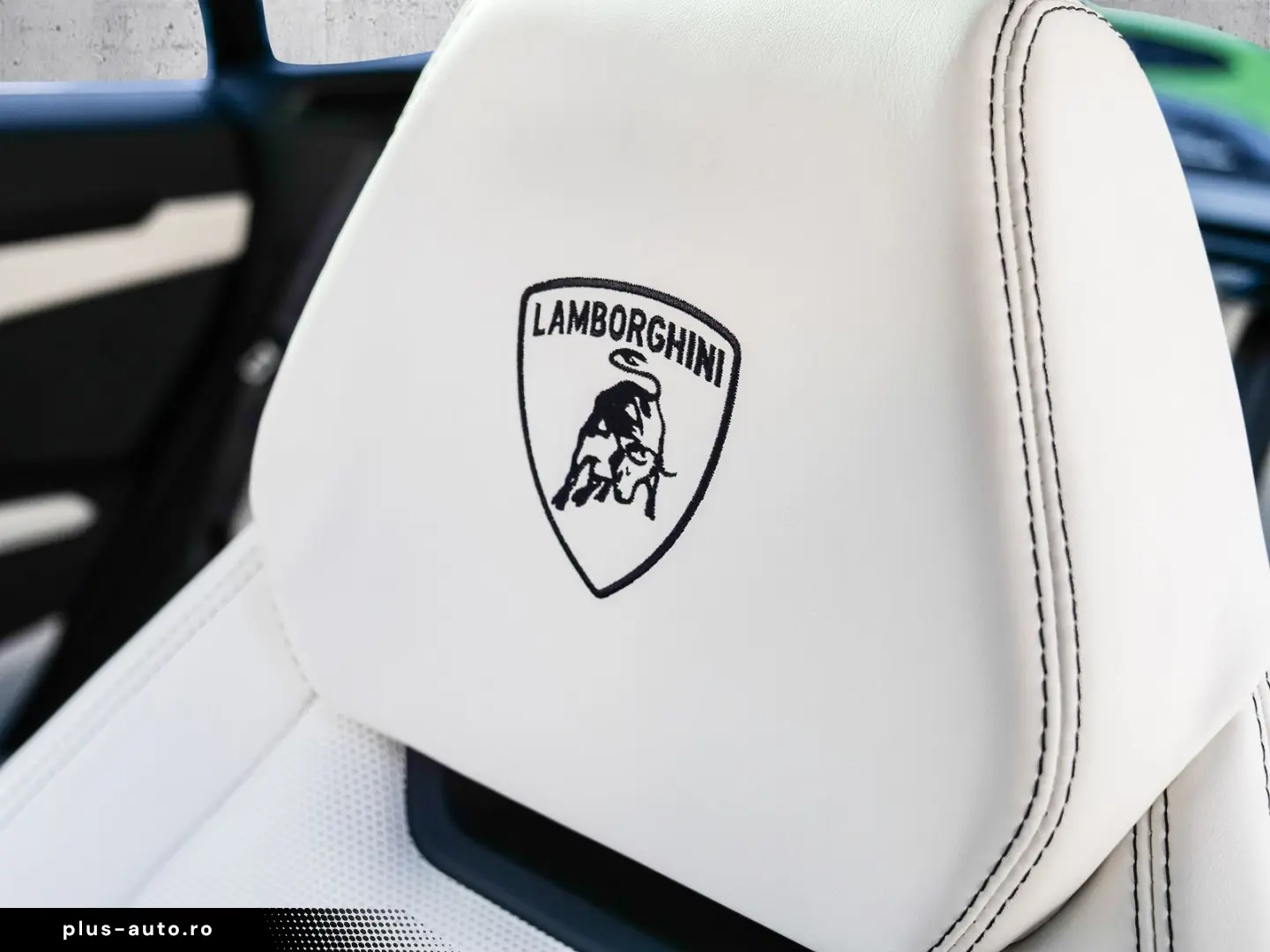 LAMBORGHINI Urus SE Verde Gea  Interior Carbon Pack