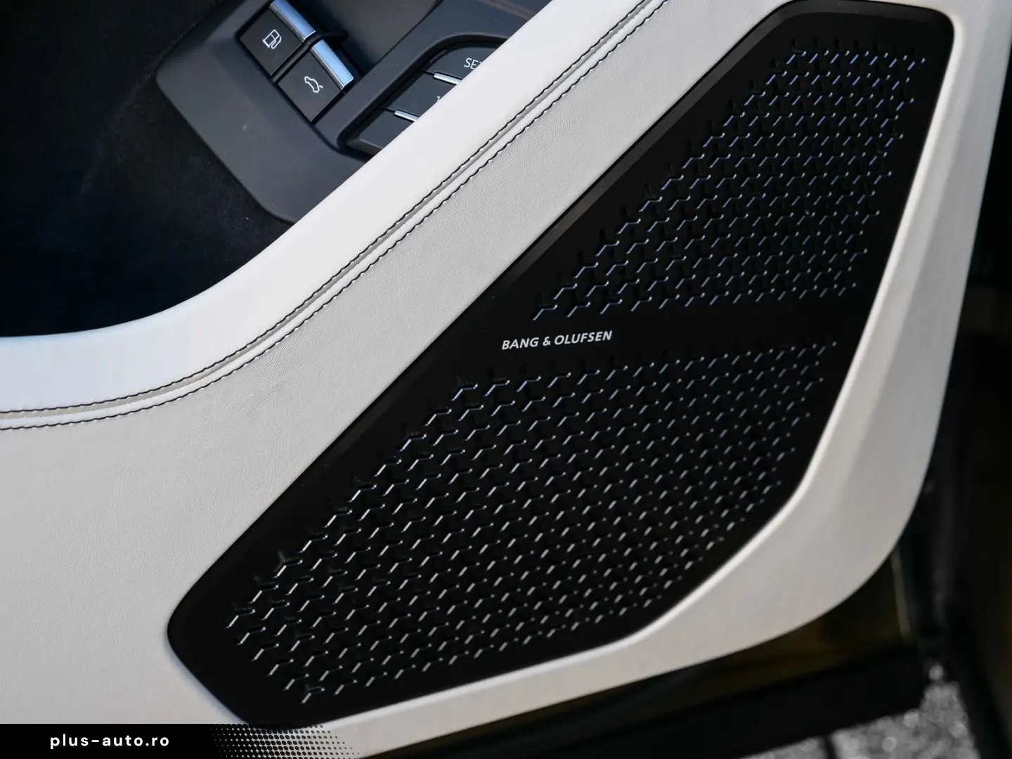 LAMBORGHINI Urus SE Verde Gea  Interior Carbon Pack