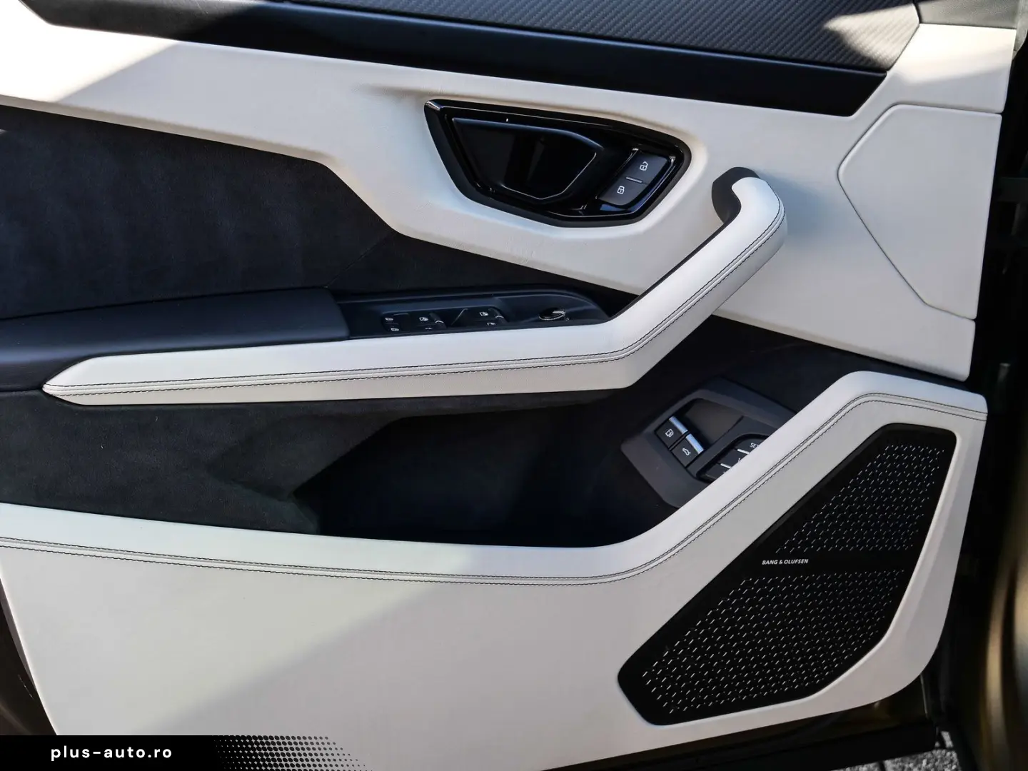 LAMBORGHINI Urus SE Verde Gea  Interior Carbon Pack