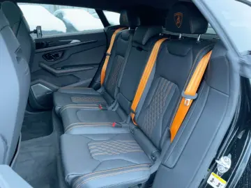 LAMBORGHINI URUS SE Dark-Package Pano B&O-Sound