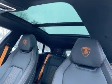 LAMBORGHINI URUS SE Dark-Package Pano B&O-Sound
