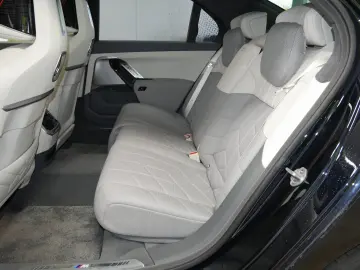 BMW 740d xDrive  Sitzbelüft. im Fond  Lounge Seating