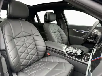 BMW 740d xDr M SPORT SkyLounge StHzg 360  DAPro HUD